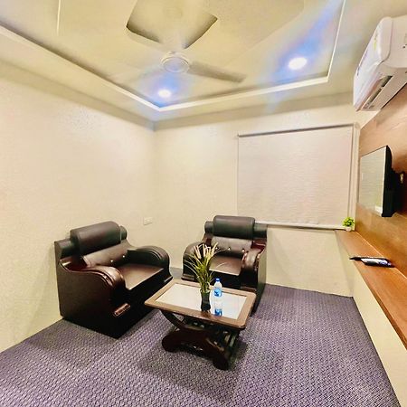 Hotel Eagle Grand Hyderabad Airport Zone シャムシャバード エクステリア 写真