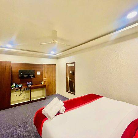Hotel Eagle Grand Hyderabad Airport Zone シャムシャバード エクステリア 写真