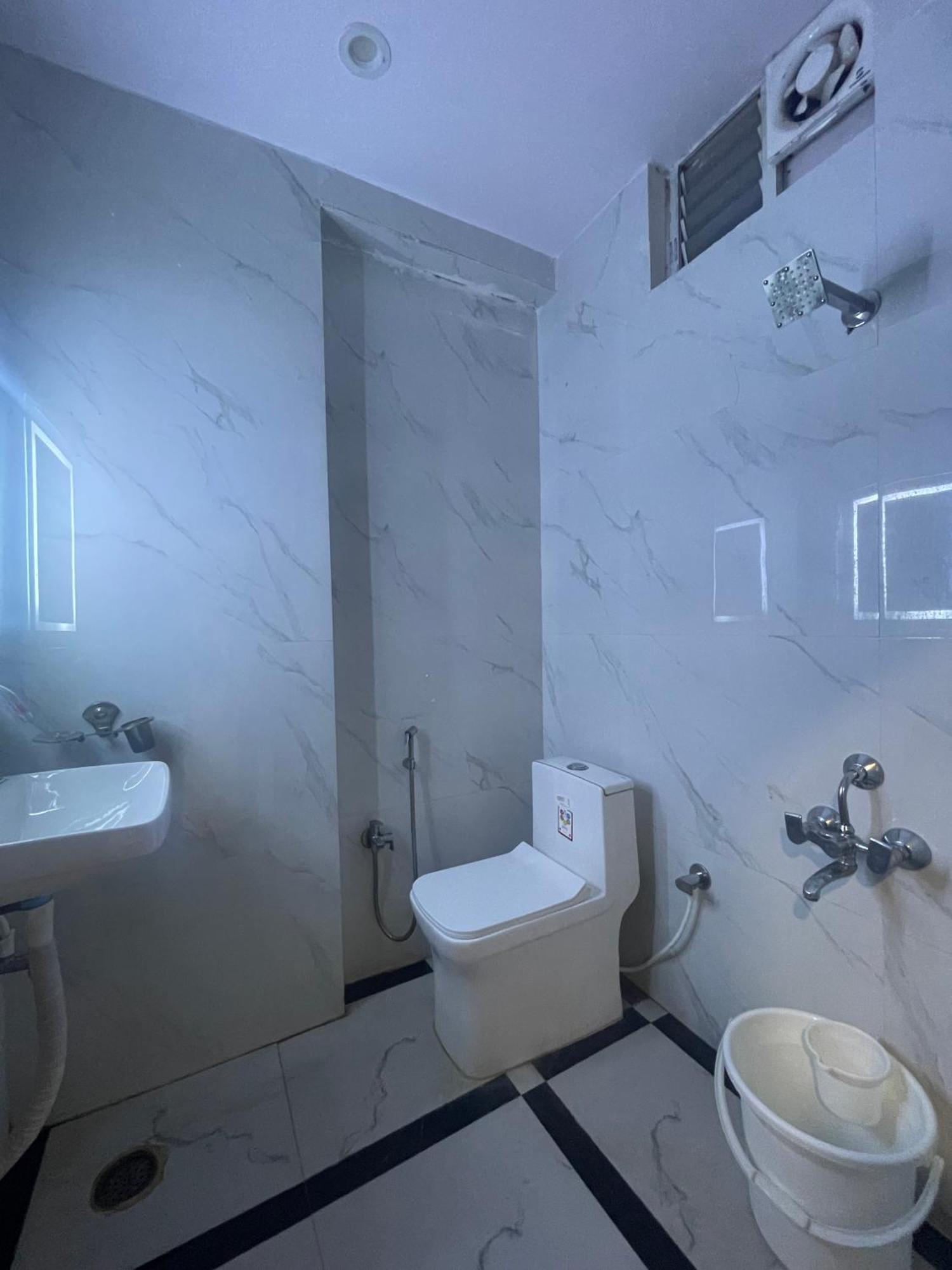 Hotel Eagle Grand Hyderabad Airport Zone シャムシャバード エクステリア 写真