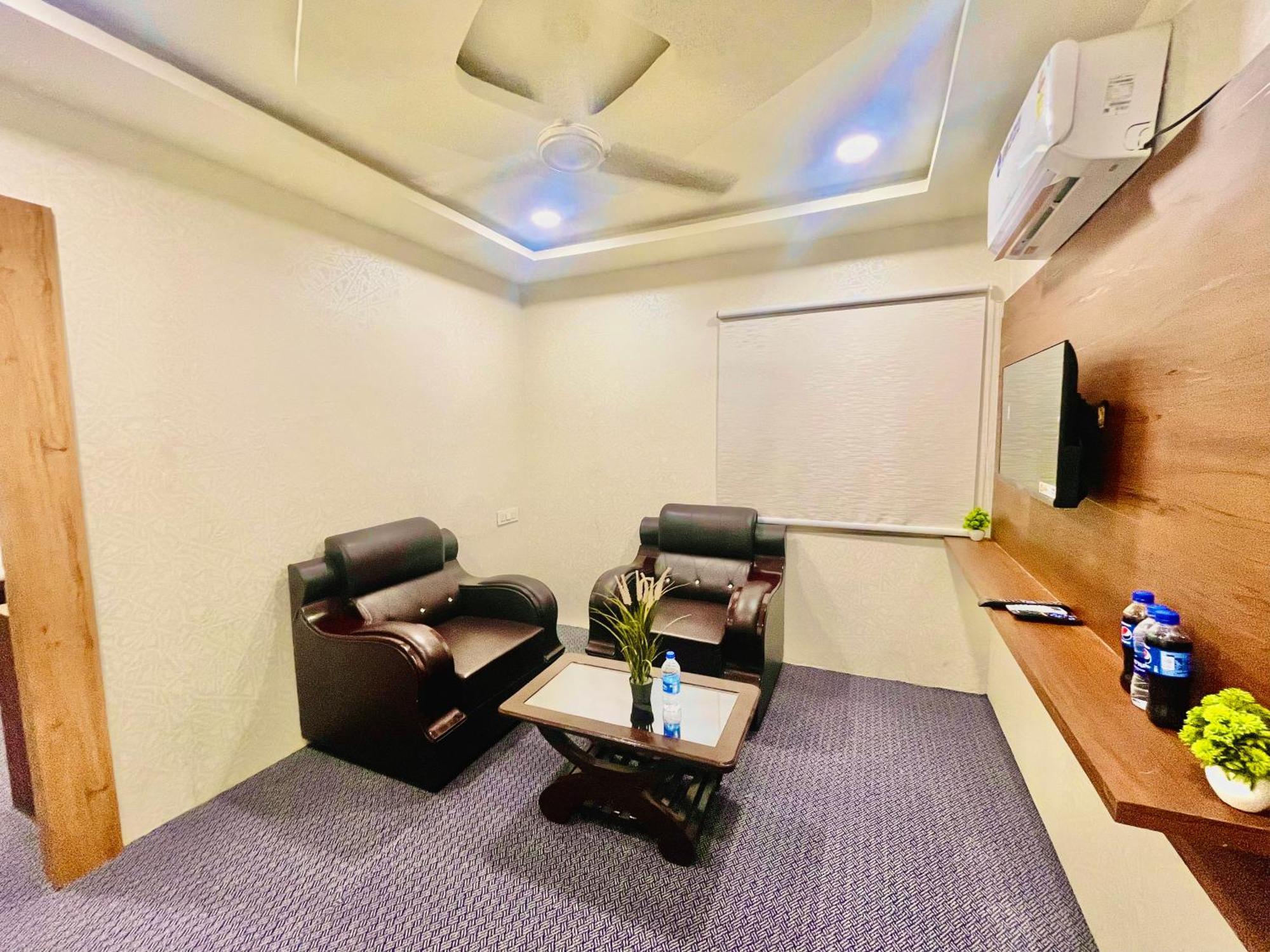 Hotel Eagle Grand Hyderabad Airport Zone シャムシャバード エクステリア 写真