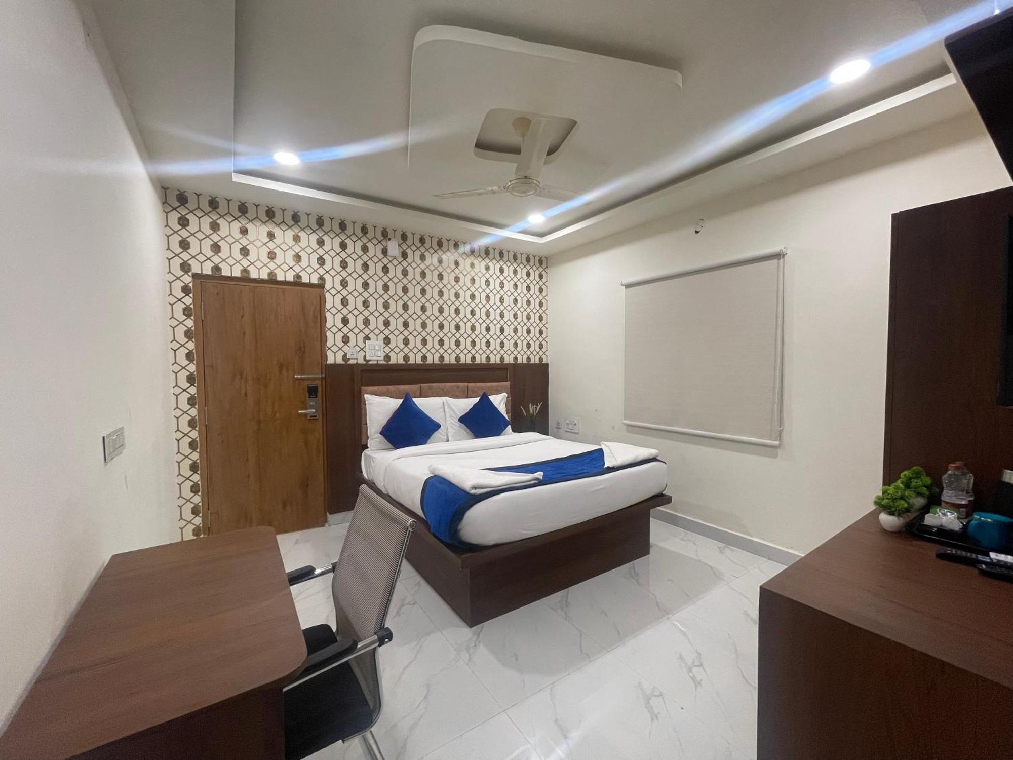 Hotel Eagle Grand Hyderabad Airport Zone シャムシャバード エクステリア 写真