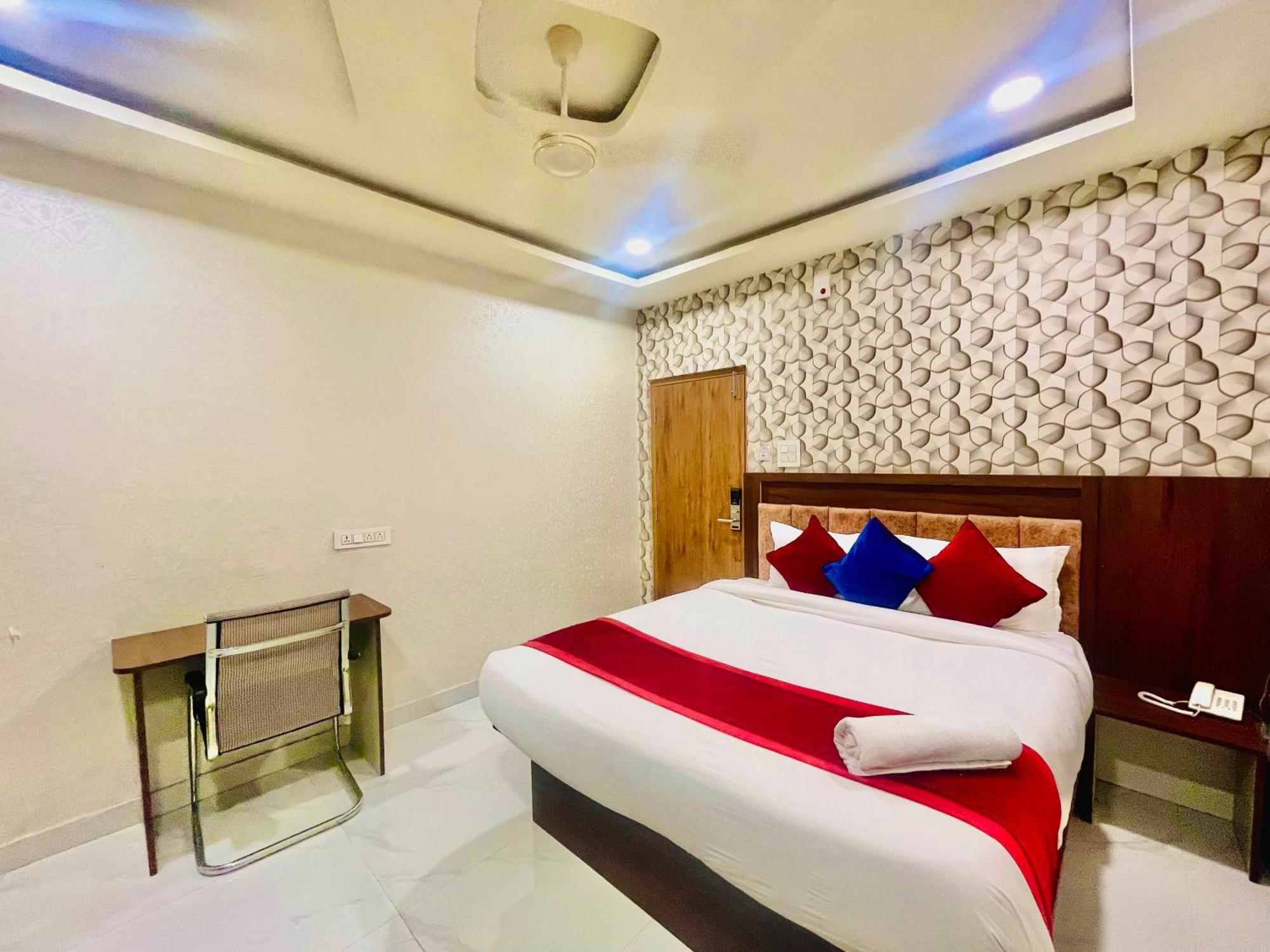 Hotel Eagle Grand Hyderabad Airport Zone シャムシャバード エクステリア 写真