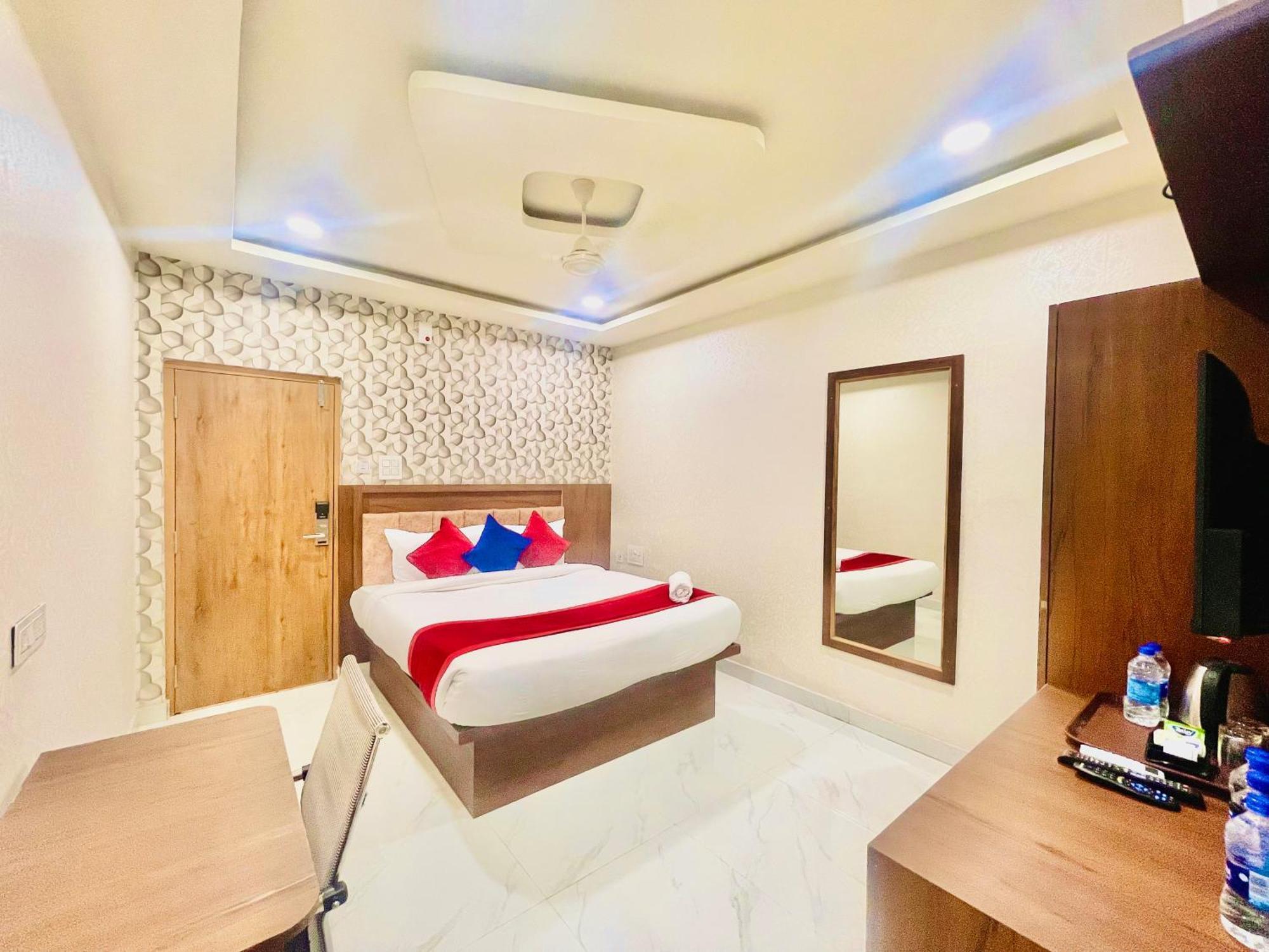Hotel Eagle Grand Hyderabad Airport Zone シャムシャバード エクステリア 写真