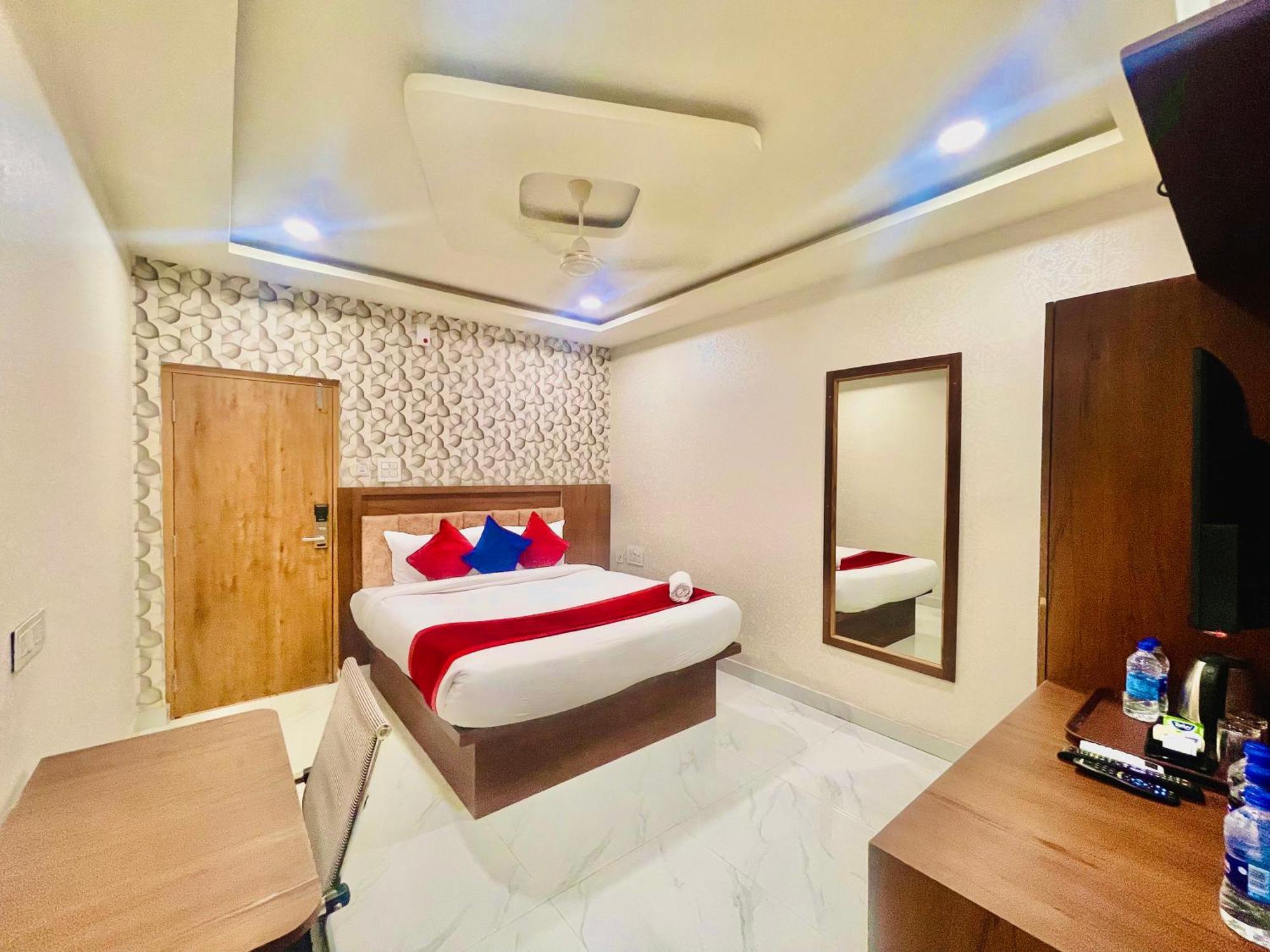 Hotel Eagle Grand Hyderabad Airport Zone シャムシャバード エクステリア 写真