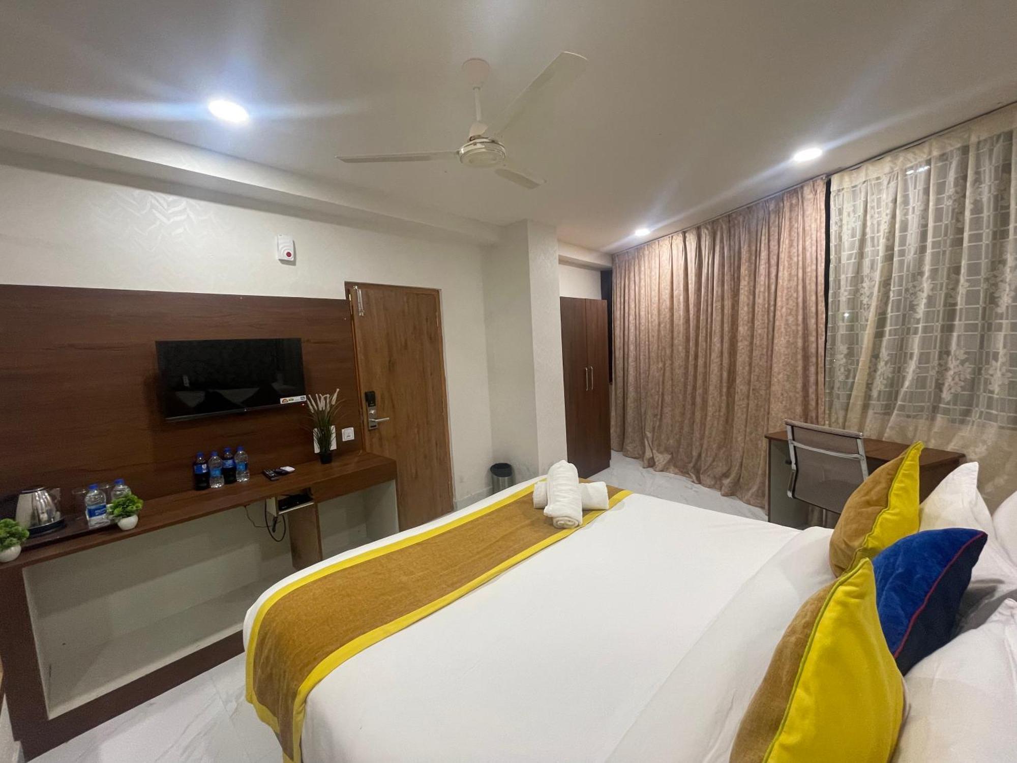 Hotel Eagle Grand Hyderabad Airport Zone シャムシャバード エクステリア 写真