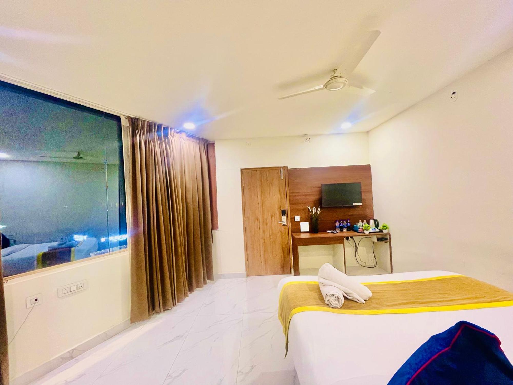 Hotel Eagle Grand Hyderabad Airport Zone シャムシャバード エクステリア 写真