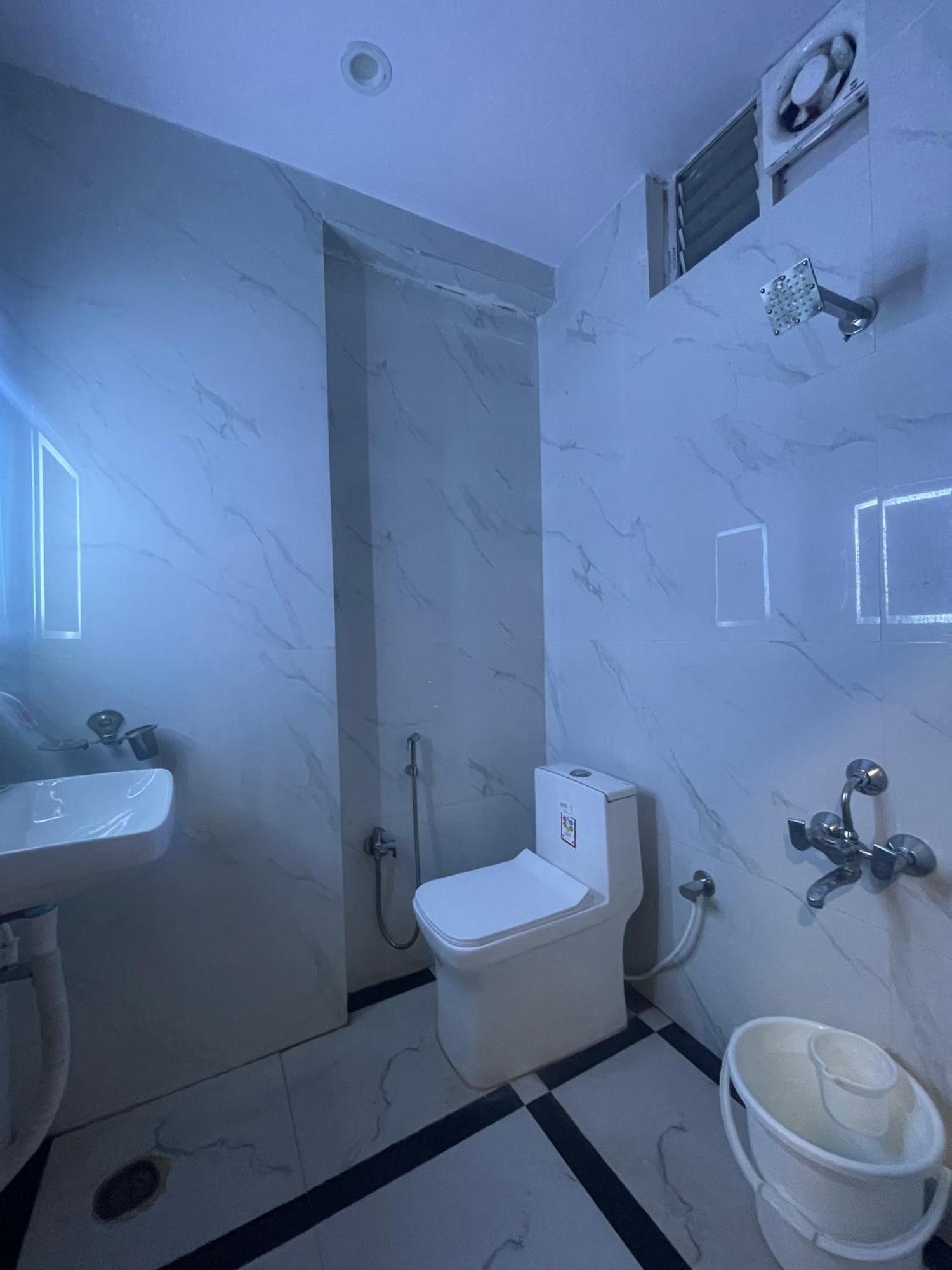 Hotel Eagle Grand Hyderabad Airport Zone シャムシャバード エクステリア 写真