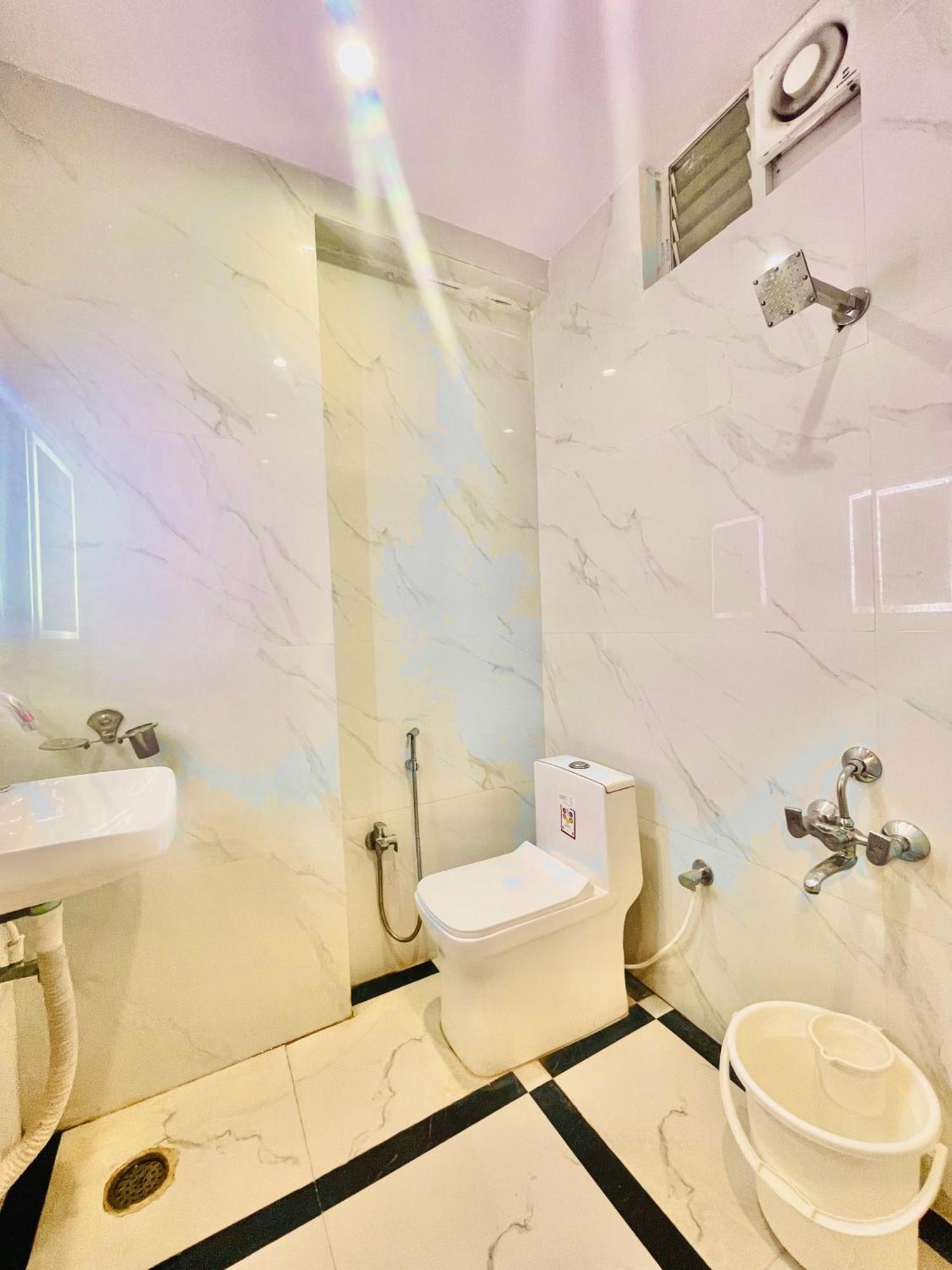 Hotel Eagle Grand Hyderabad Airport Zone シャムシャバード エクステリア 写真