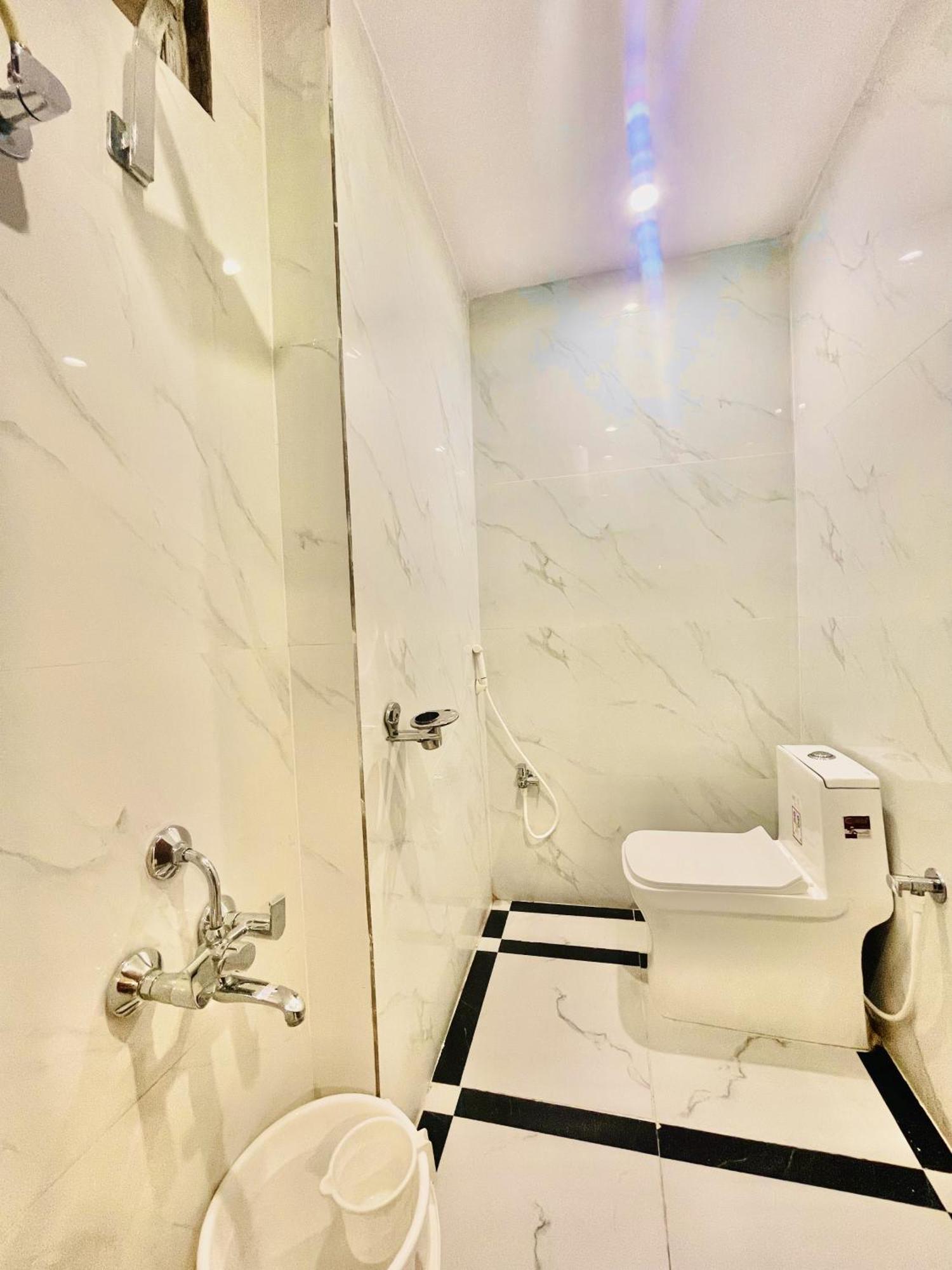Hotel Eagle Grand Hyderabad Airport Zone シャムシャバード エクステリア 写真