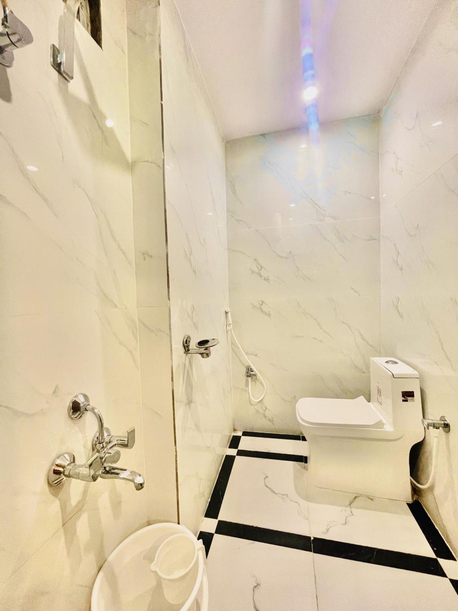 Hotel Eagle Grand Hyderabad Airport Zone シャムシャバード エクステリア 写真
