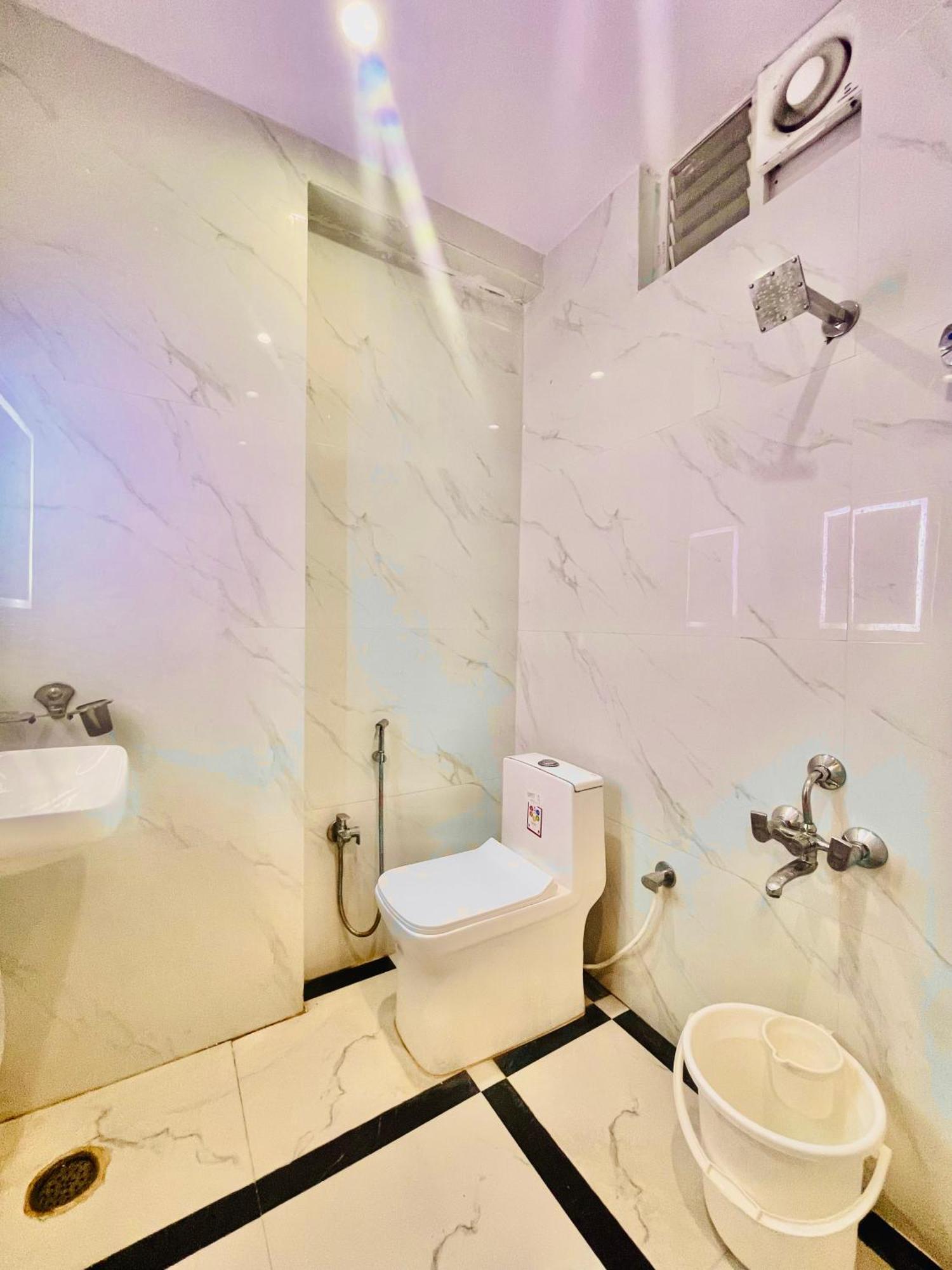Hotel Eagle Grand Hyderabad Airport Zone シャムシャバード エクステリア 写真