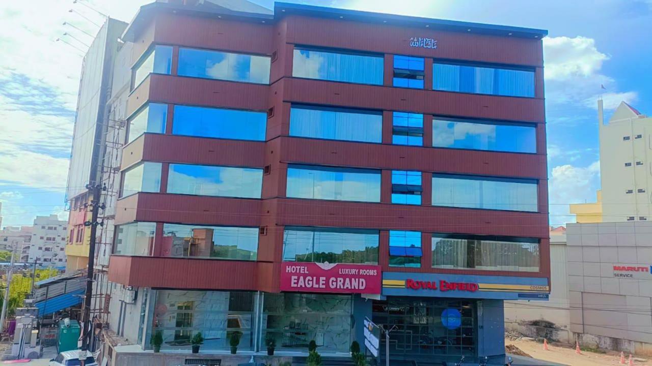 Hotel Eagle Grand Hyderabad Airport Zone シャムシャバード エクステリア 写真